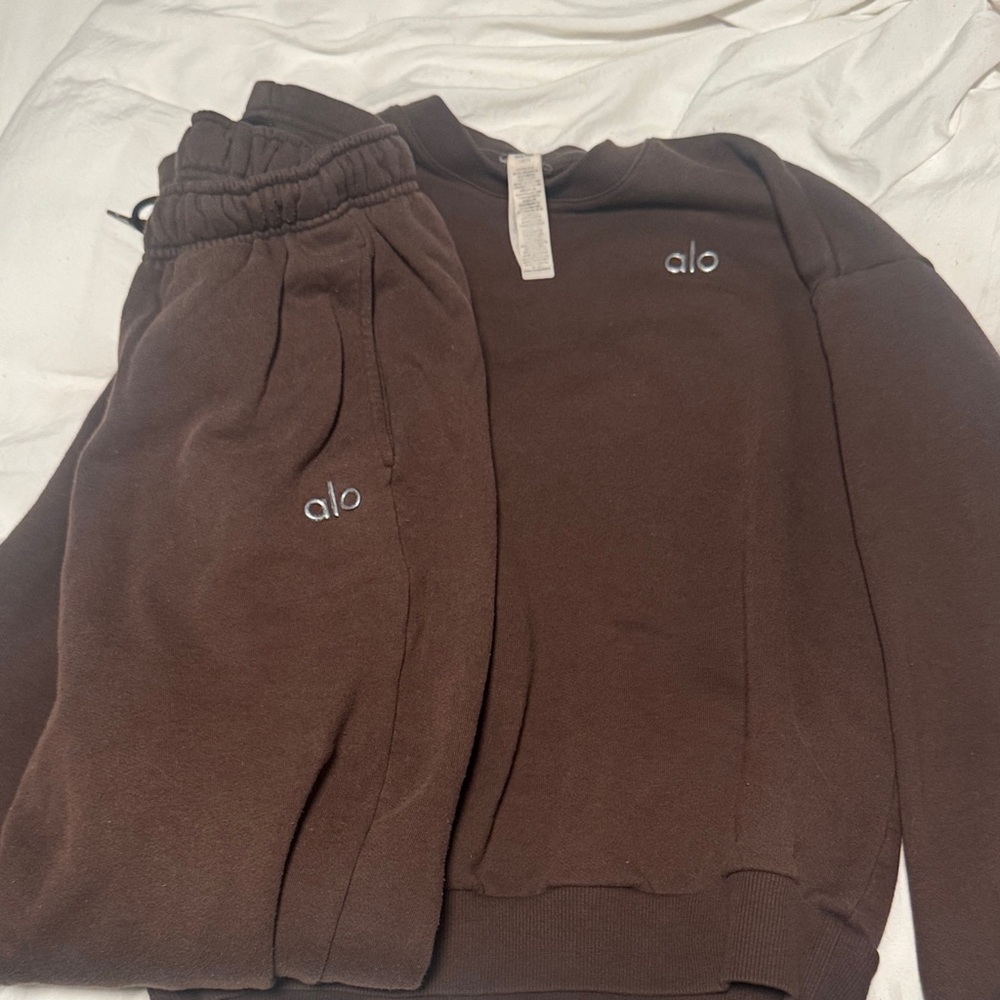 ALO Brown Sweatshirt and sweatpants set 
Accolade
Like new